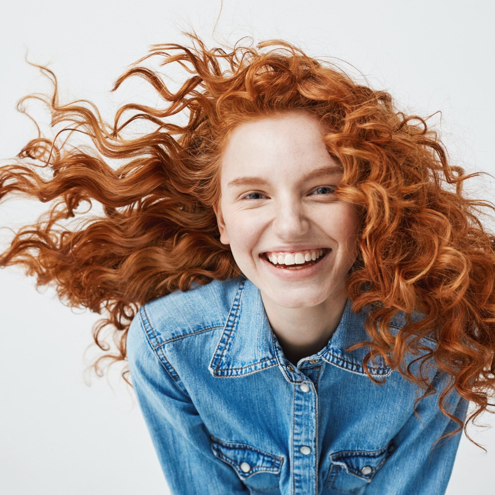 Woman-cheerful-brava-hidden-braces